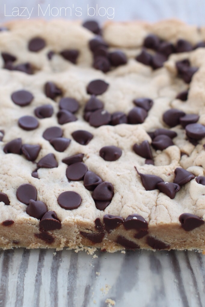 Peanut butter & chocolate chip cookie bars 